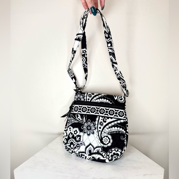 Vera Bradley Handbags - 🔥 Vera Bradley Black and White Quilted Women's Bag🔥